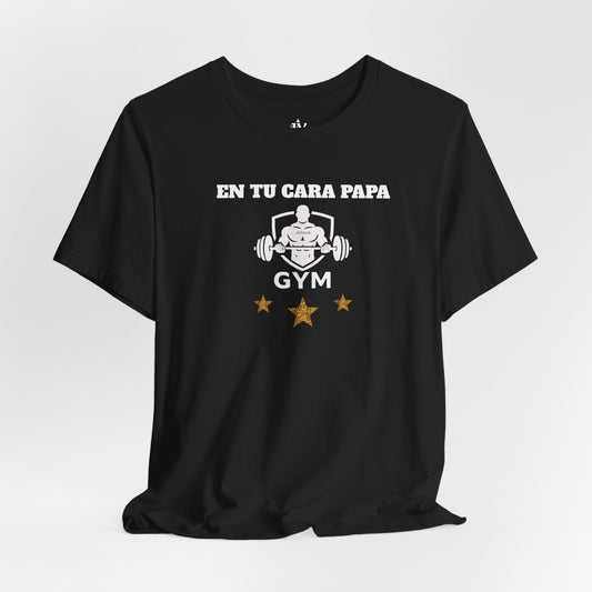 Playera Unisex Ligera “En Tu Cara Papa” GYM – Edición Especial, Tío Chumilo